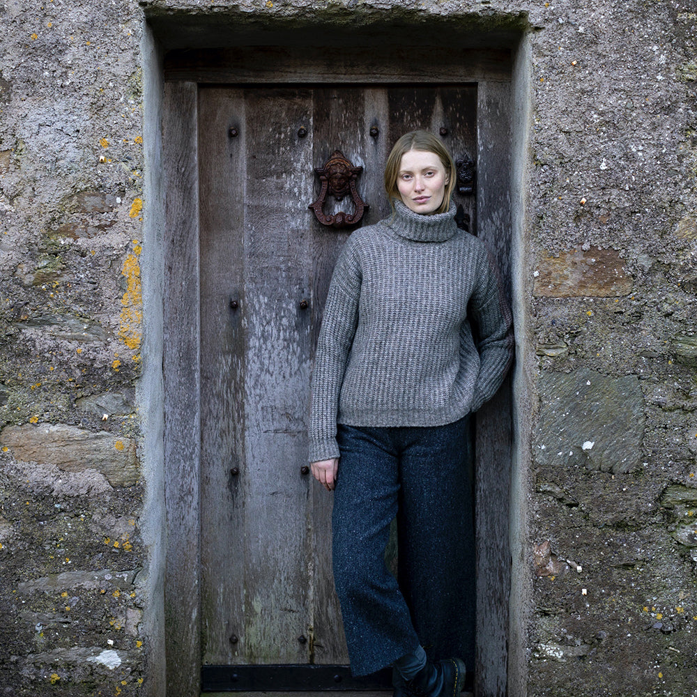 IDH Fisherman Sweater SG433V Front - Woman in doorway