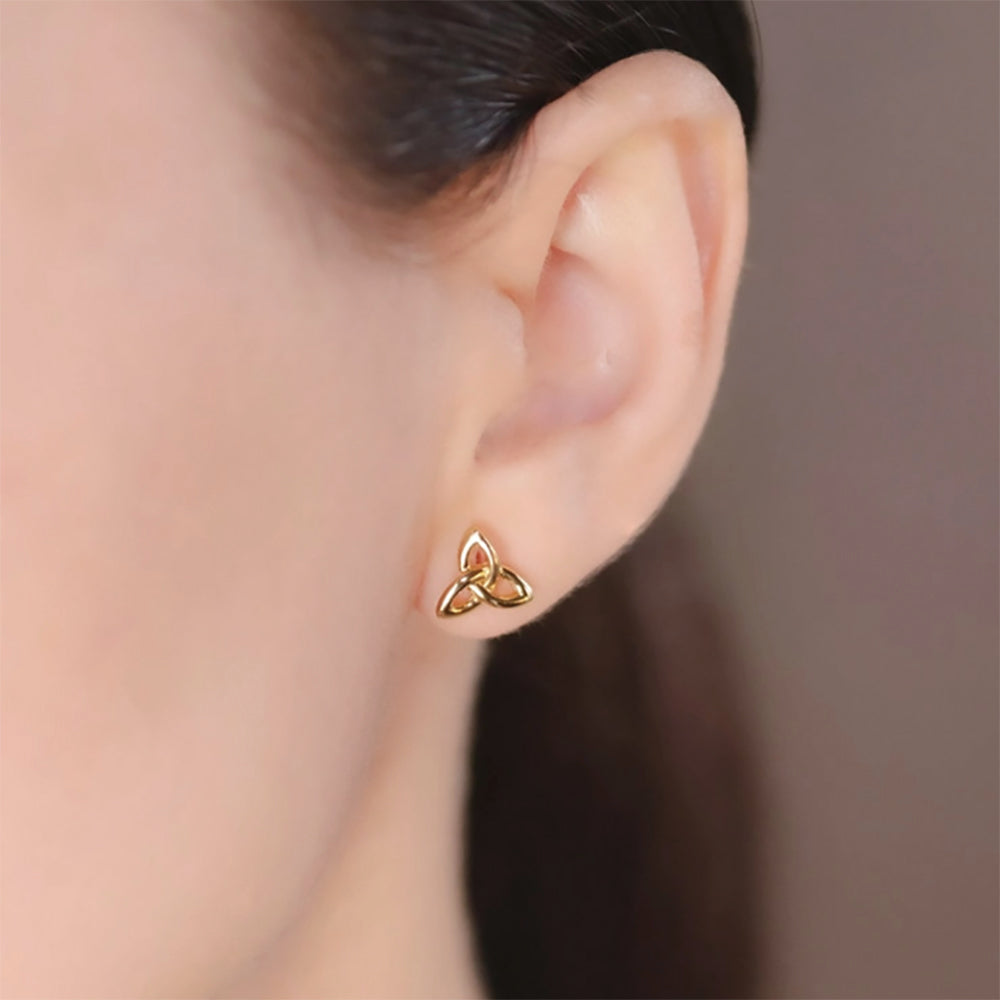 Square GV22-Stud2 gold trinity knot earring on ear