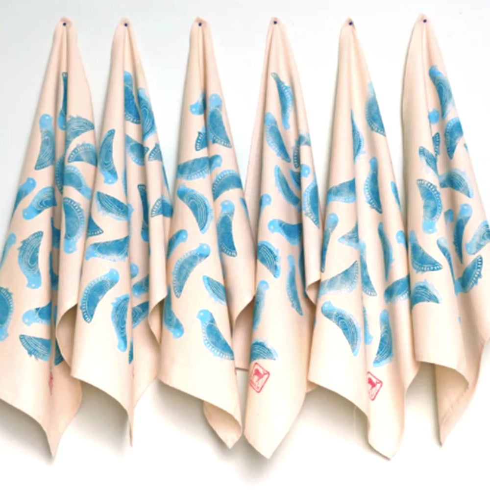 Tea towel set with blue feather pattern