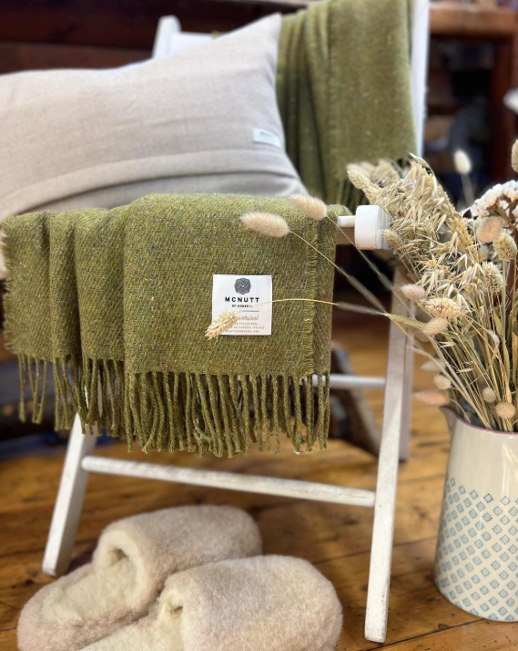 BLANKETS & THROWS