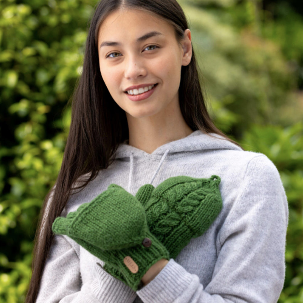 Erin Knitwear Hunter Gloves - Green on woman
