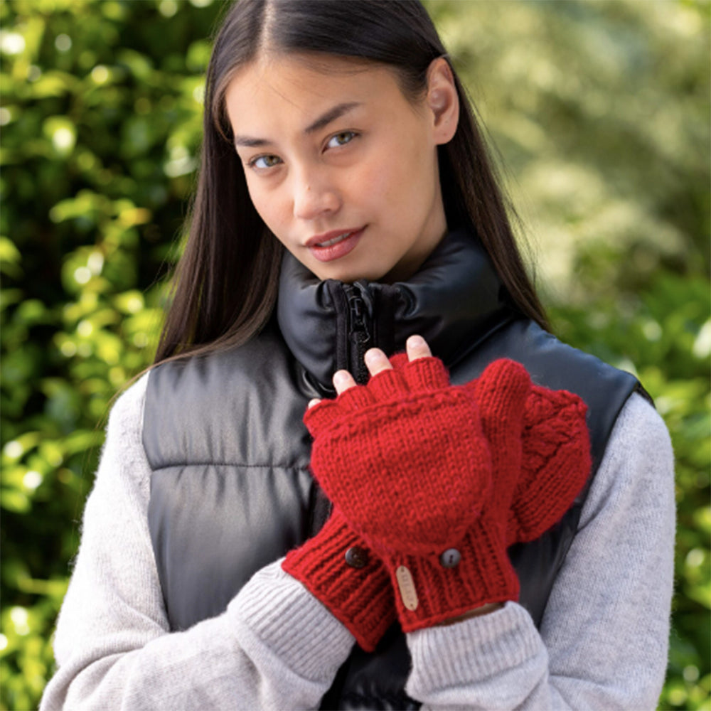 Red Hunter Knitwear Gloves on Woman