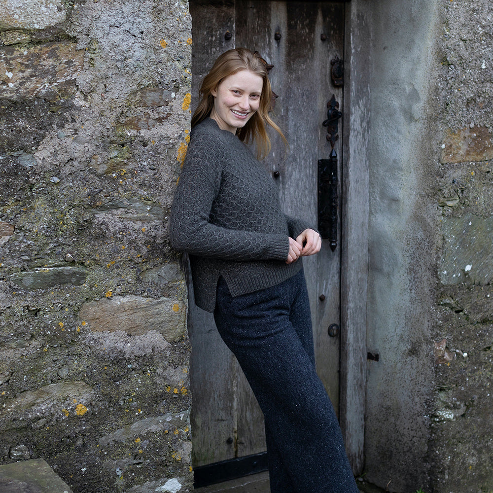 IDH Fisherman Sweater SJ711V - Woman leaning on doorway