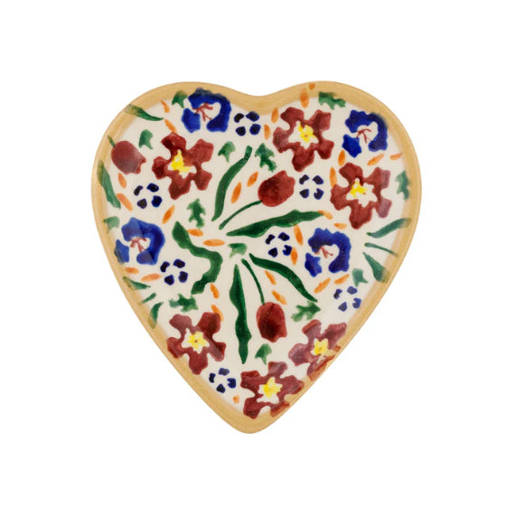 Heart-shaped wildflower plate