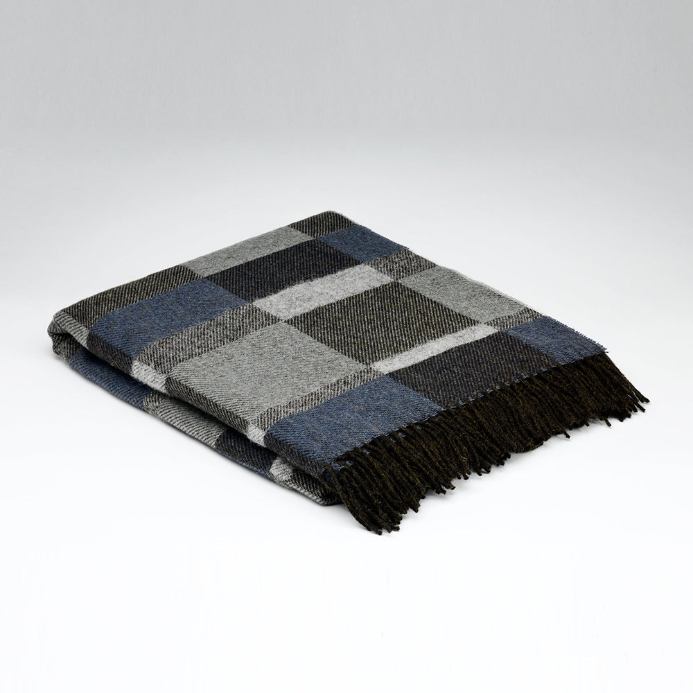 irish wool blanket in sparrow black