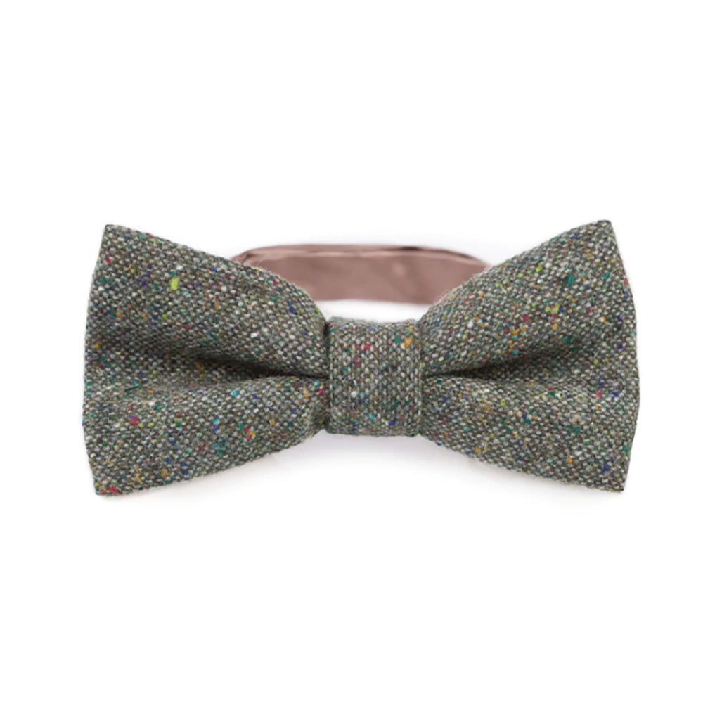 Square light green fleck bow tie