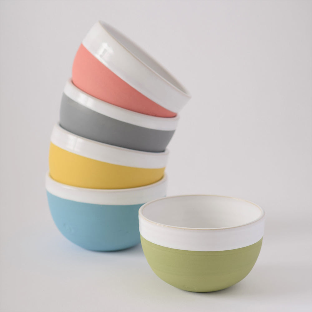 Square bowls in assorted colors