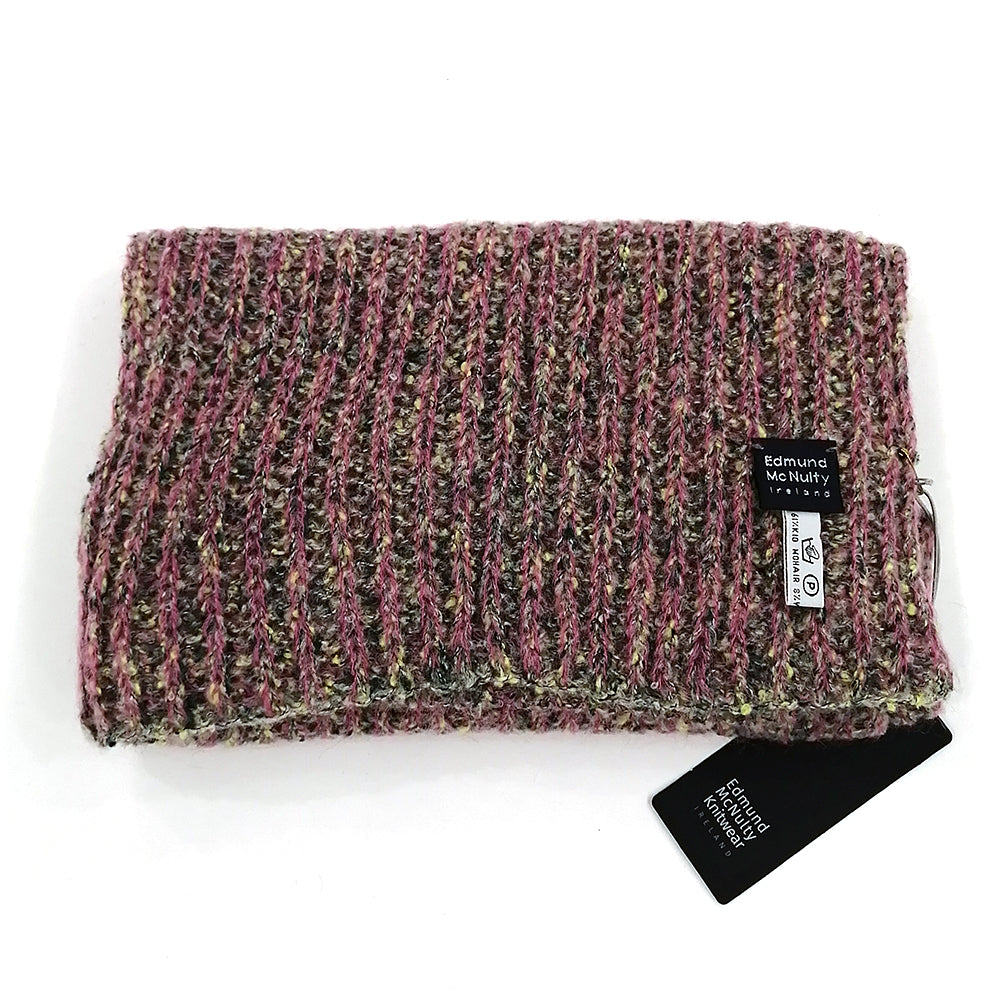 Square knit scarf in pink and green